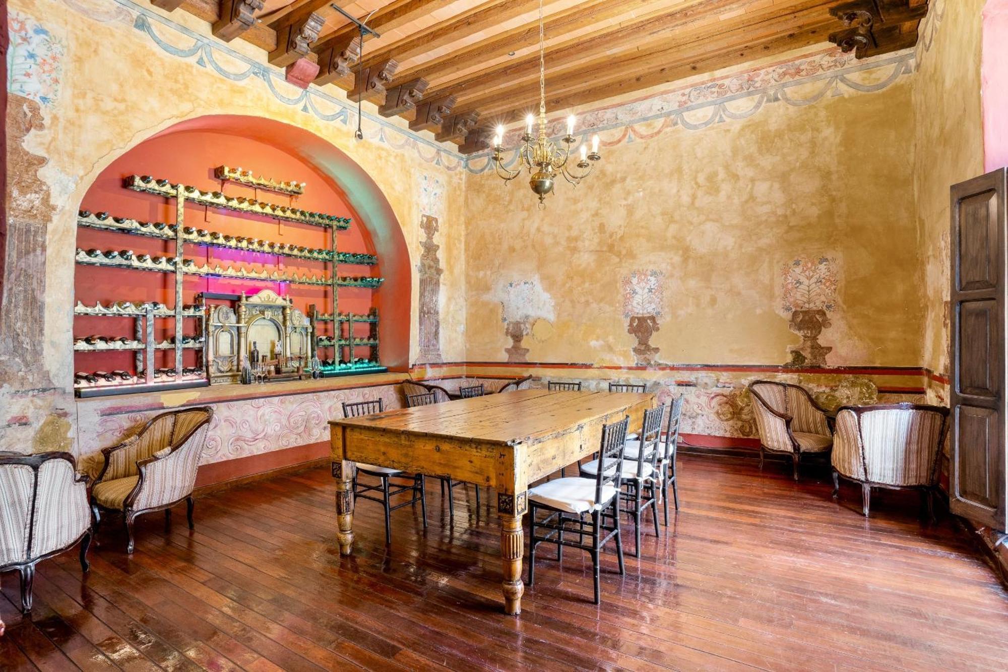 فندق Quinta Real بويبلا المظهر الخارجي الصورة The wine tasting room at the winery